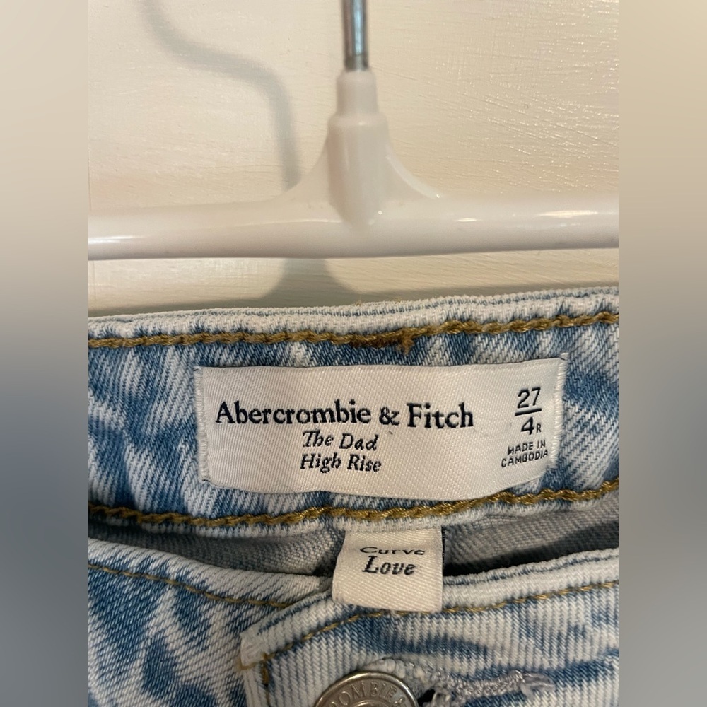 Abercrombie & Fitch The Dad High Rise Curve Love Light Wash Jeans with Holes - Picture 5 of 8